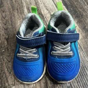 Boys size 4 sneakers